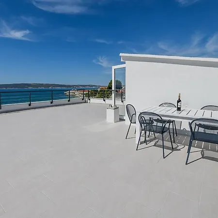 Stunning Beachfront Apartment With Roof Terrace Kastela Exterior photo