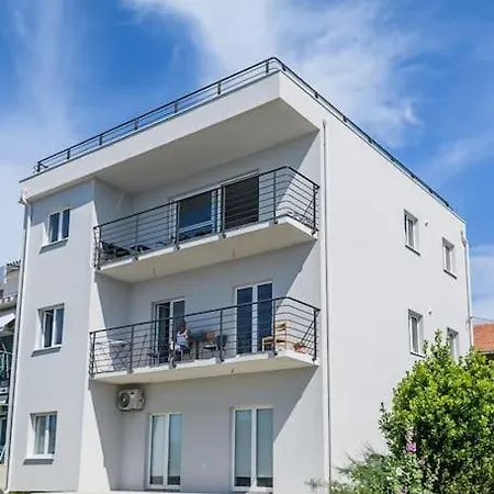 Stunning Beachfront Apartment With Roof Terrace Kastela Exterior photo