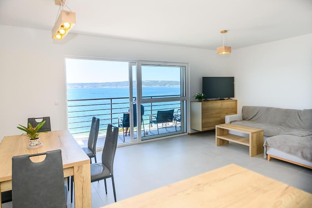 Stunning Beachfront With Roof Terrace * Kastela