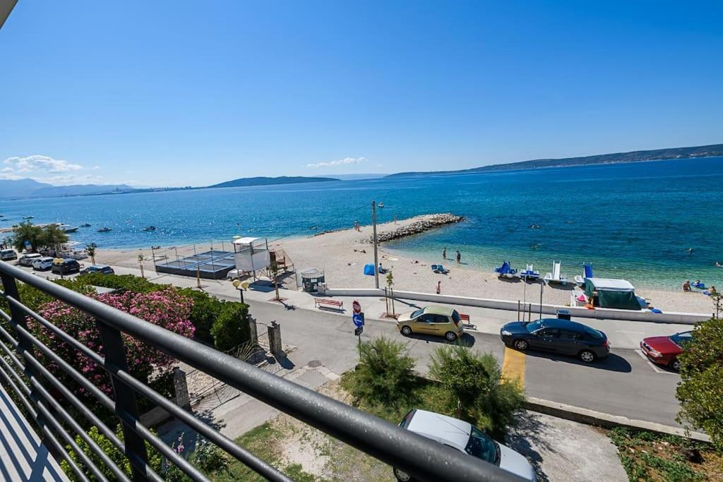 Stunning Beachfront With Roof Terrace Kastela