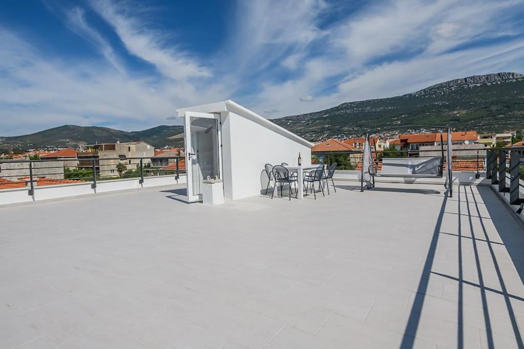 Stunning Beachfront With Roof Terrace Apartment