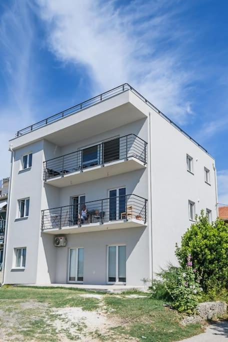 Stunning Beachfront With Roof Terrace Apartment
