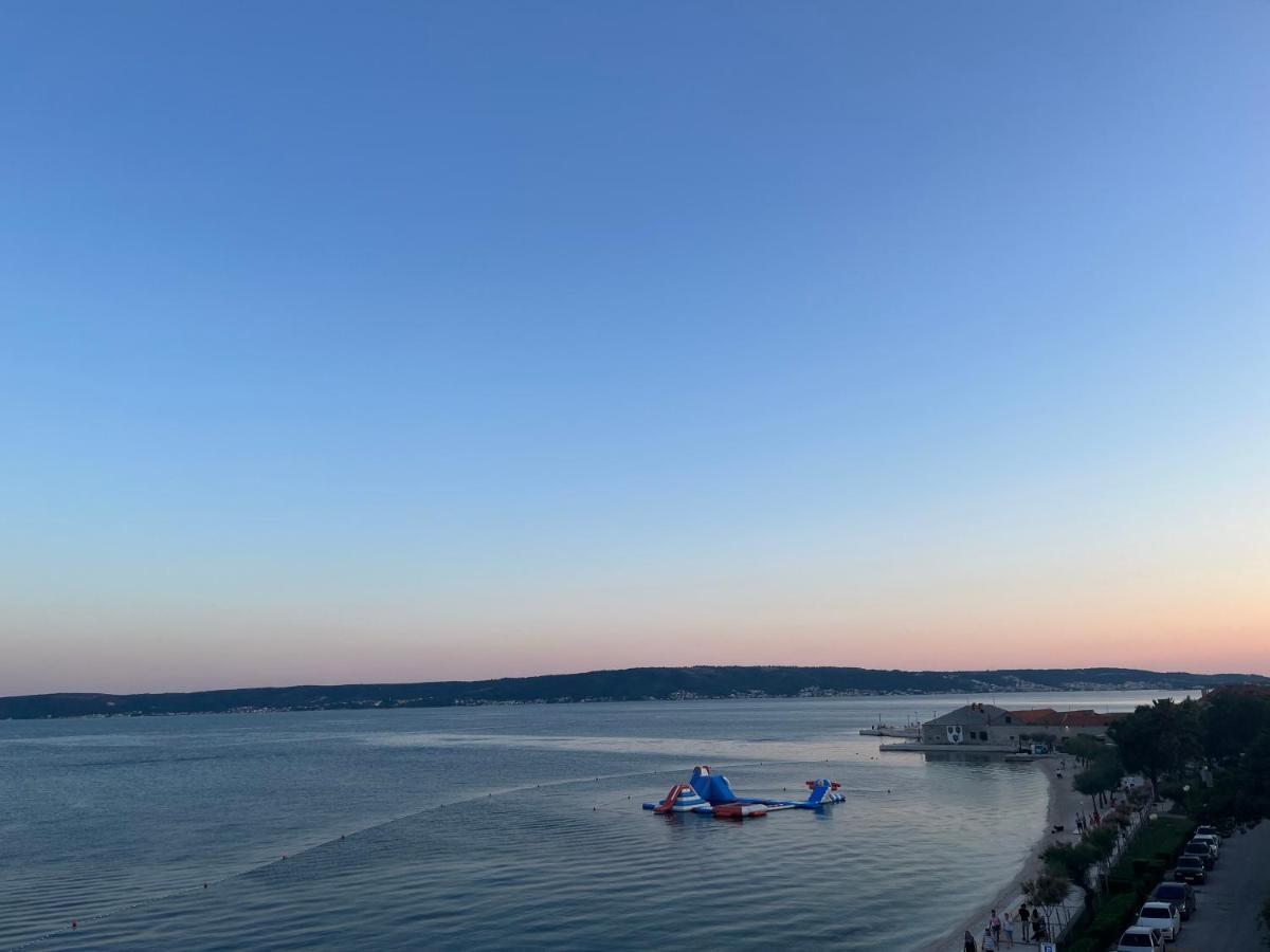 Stunning Beachfront With Roof Terrace * Kastela